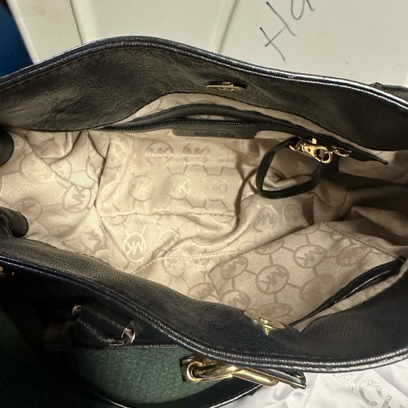 Michael Kors Crossbody - Picture 13 of 13